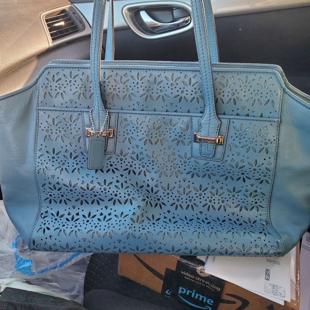 Beautiful light blue Coach cut out pattern bag - Picture 2 of 16